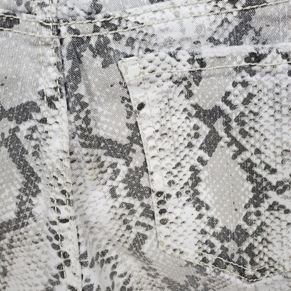 Seven 7 Stretchy Python Print Shorts sz 4 - Picture 6 of 13